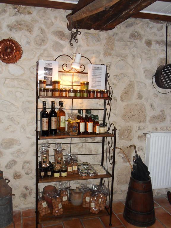 L'Estapade Des Tourelons Bed & Breakfast Сан-Жан-ан-Ройан Екстериор снимка