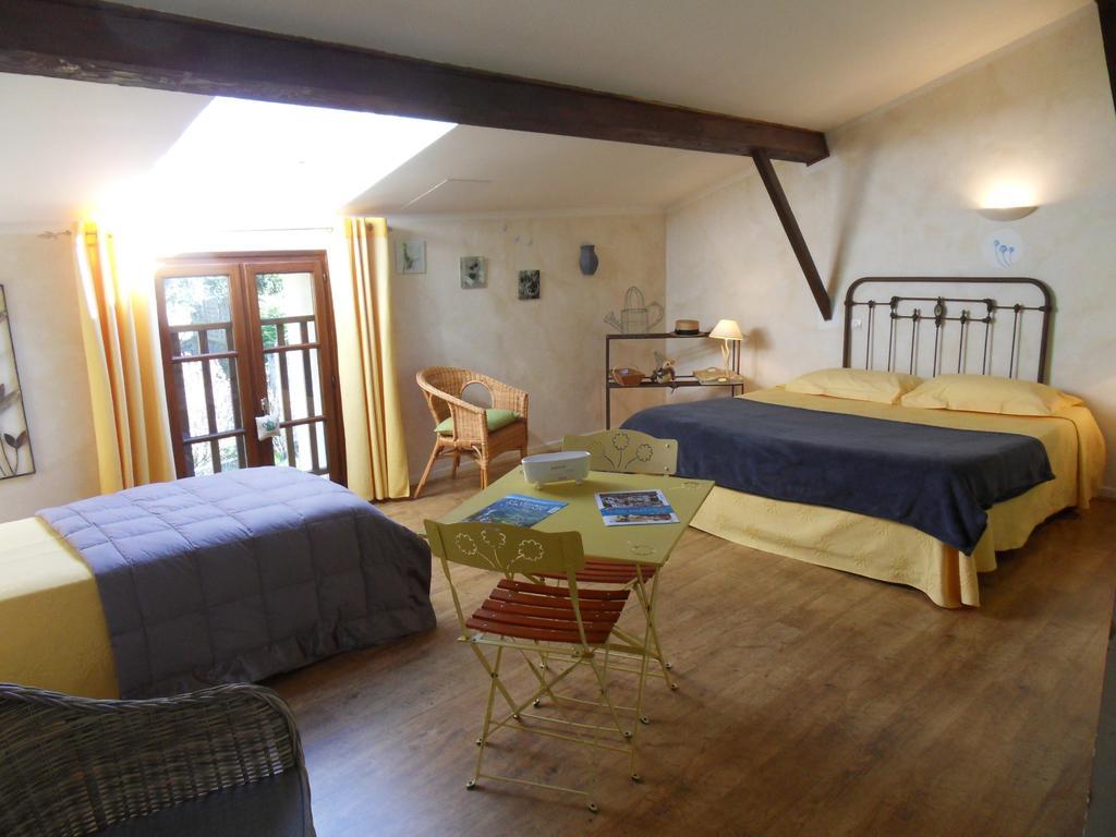 L'Estapade Des Tourelons Bed & Breakfast Сан-Жан-ан-Ройан Екстериор снимка