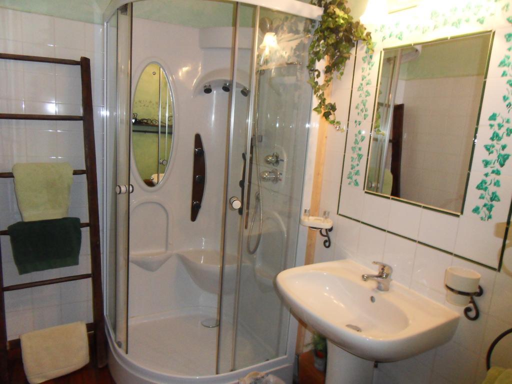 L'Estapade Des Tourelons Bed & Breakfast Сан-Жан-ан-Ройан Стая снимка
