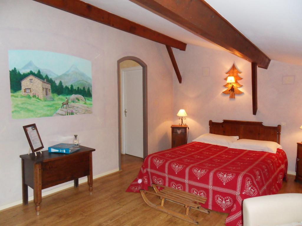 L'Estapade Des Tourelons Bed & Breakfast Сан-Жан-ан-Ройан Стая снимка