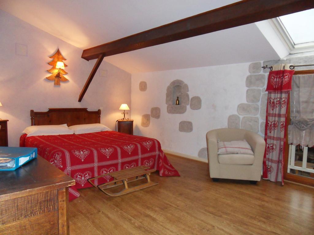 L'Estapade Des Tourelons Bed & Breakfast Сан-Жан-ан-Ройан Стая снимка