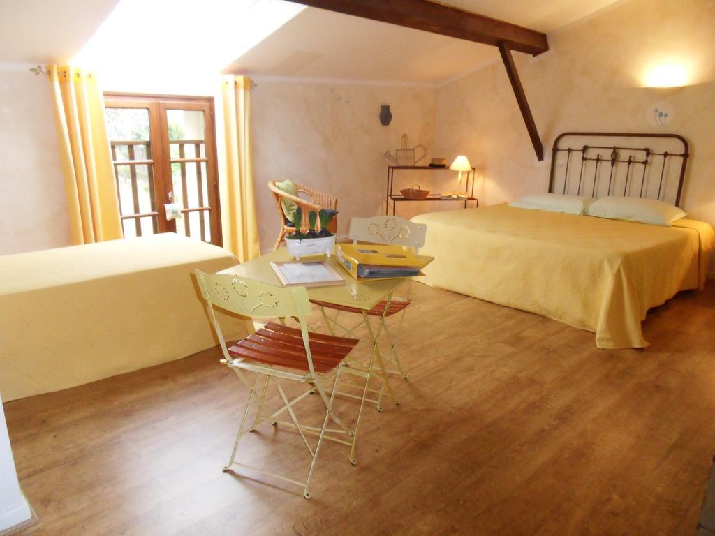 L'Estapade Des Tourelons Bed & Breakfast Сан-Жан-ан-Ройан Стая снимка