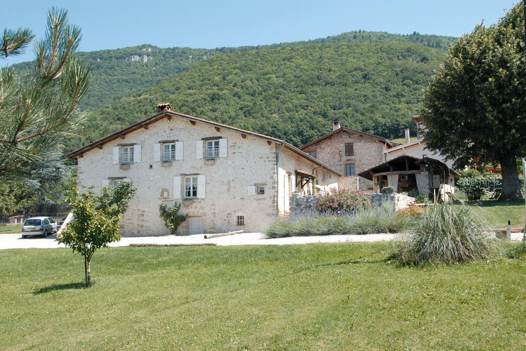 L'Estapade Des Tourelons Bed & Breakfast Сан-Жан-ан-Ройан Екстериор снимка