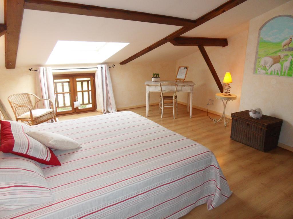 L'Estapade Des Tourelons Bed & Breakfast Сан-Жан-ан-Ройан Стая снимка