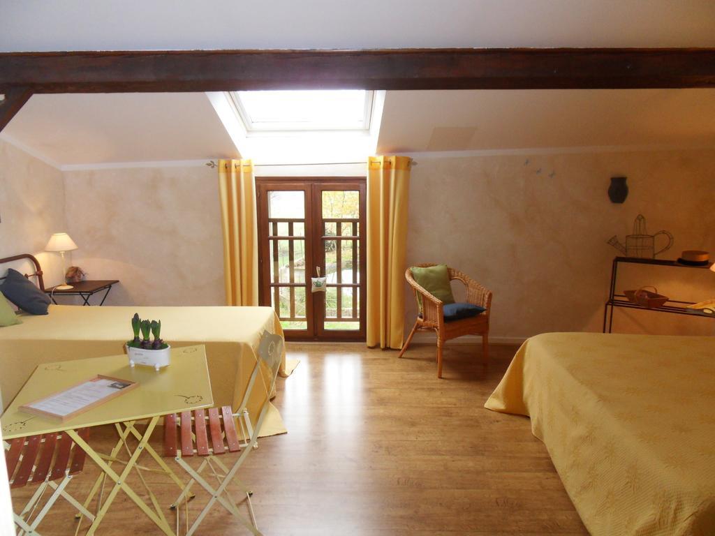 L'Estapade Des Tourelons Bed & Breakfast Сан-Жан-ан-Ройан Стая снимка