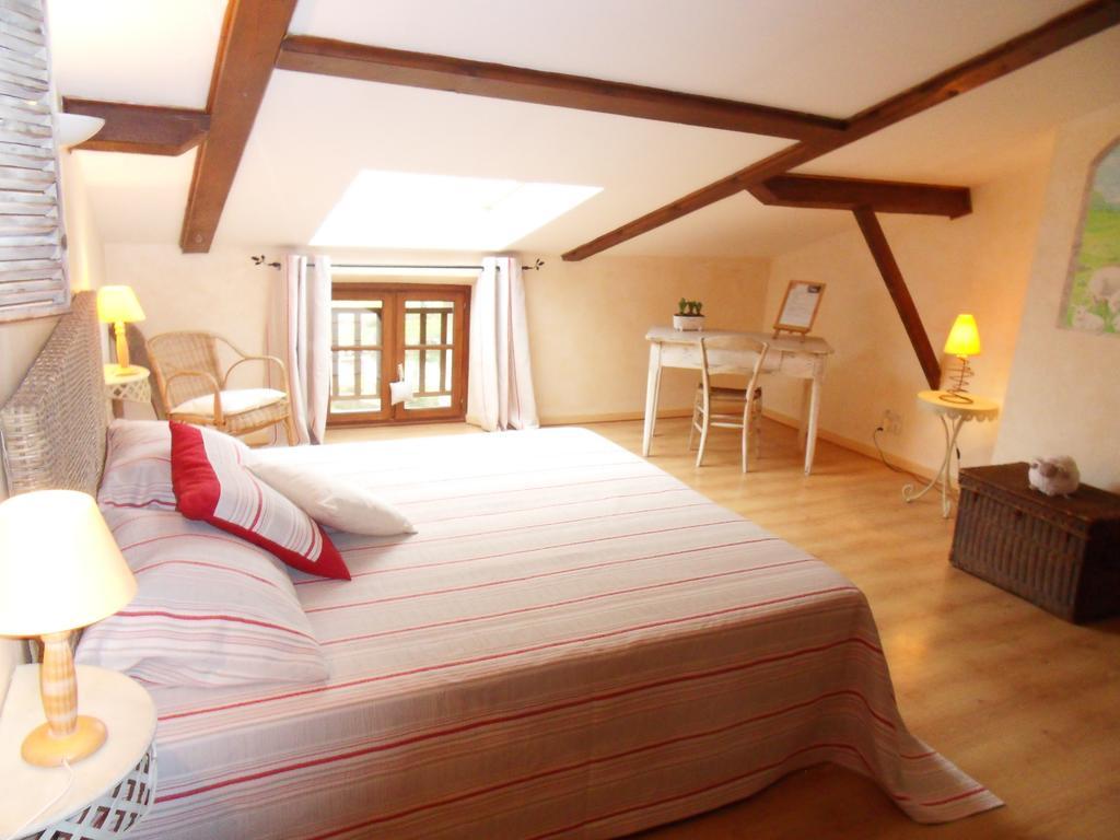 L'Estapade Des Tourelons Bed & Breakfast Сан-Жан-ан-Ройан Стая снимка