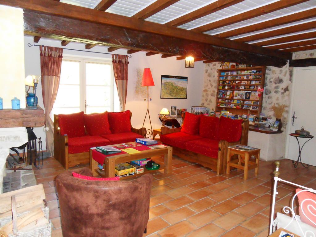 L'Estapade Des Tourelons Bed & Breakfast Сан-Жан-ан-Ройан Екстериор снимка
