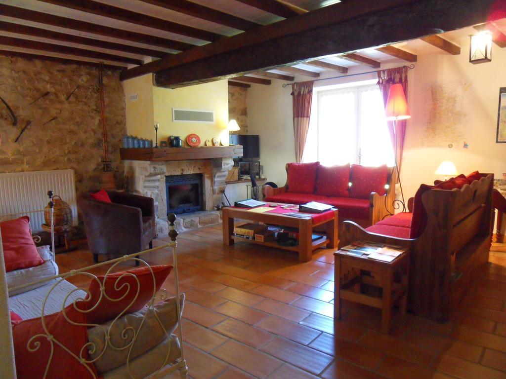 L'Estapade Des Tourelons Bed & Breakfast Сан-Жан-ан-Ройан Екстериор снимка