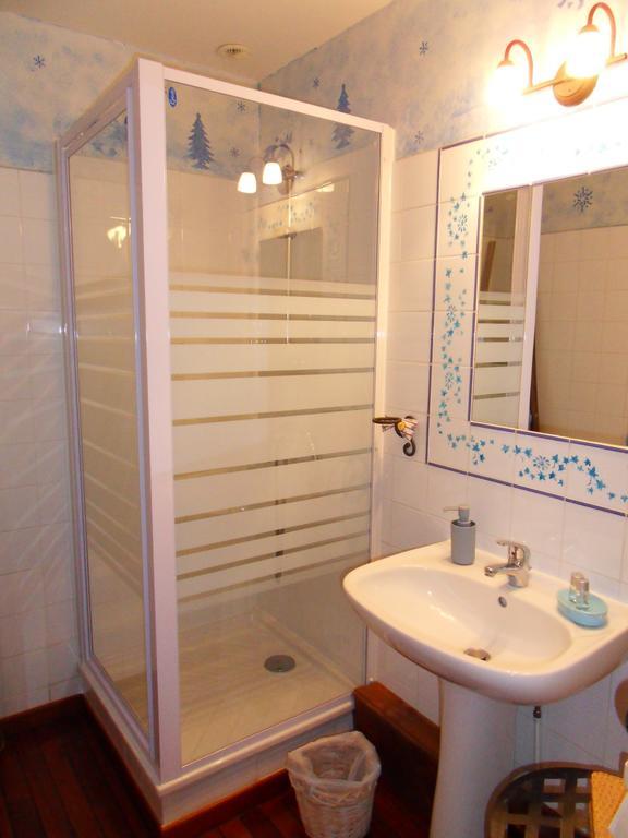 L'Estapade Des Tourelons Bed & Breakfast Сан-Жан-ан-Ройан Екстериор снимка