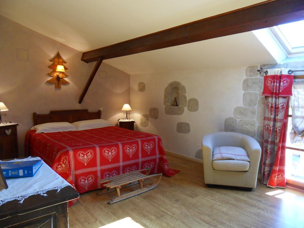 L'Estapade Des Tourelons Bed & Breakfast Сан-Жан-ан-Ройан Екстериор снимка