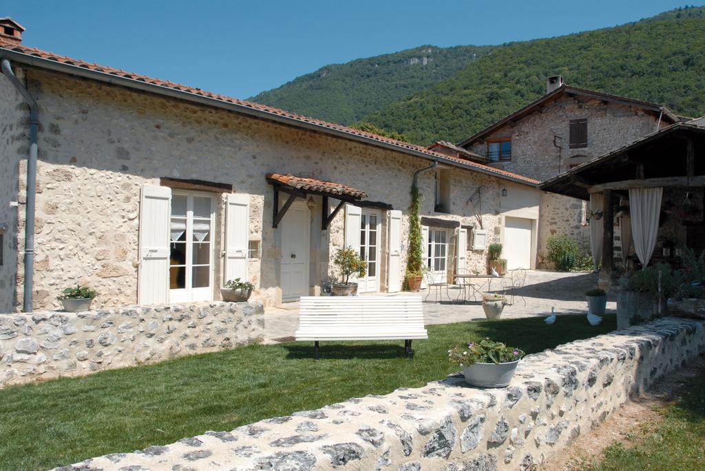 L'Estapade Des Tourelons Bed & Breakfast Сан-Жан-ан-Ройан Екстериор снимка